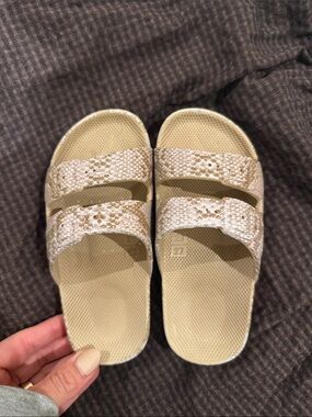 Girls Beige Snake-Texture Slide Sandals - Kids